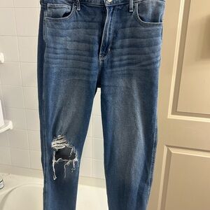 Hollister Ultra High-Rise Mom Jeans (11R)